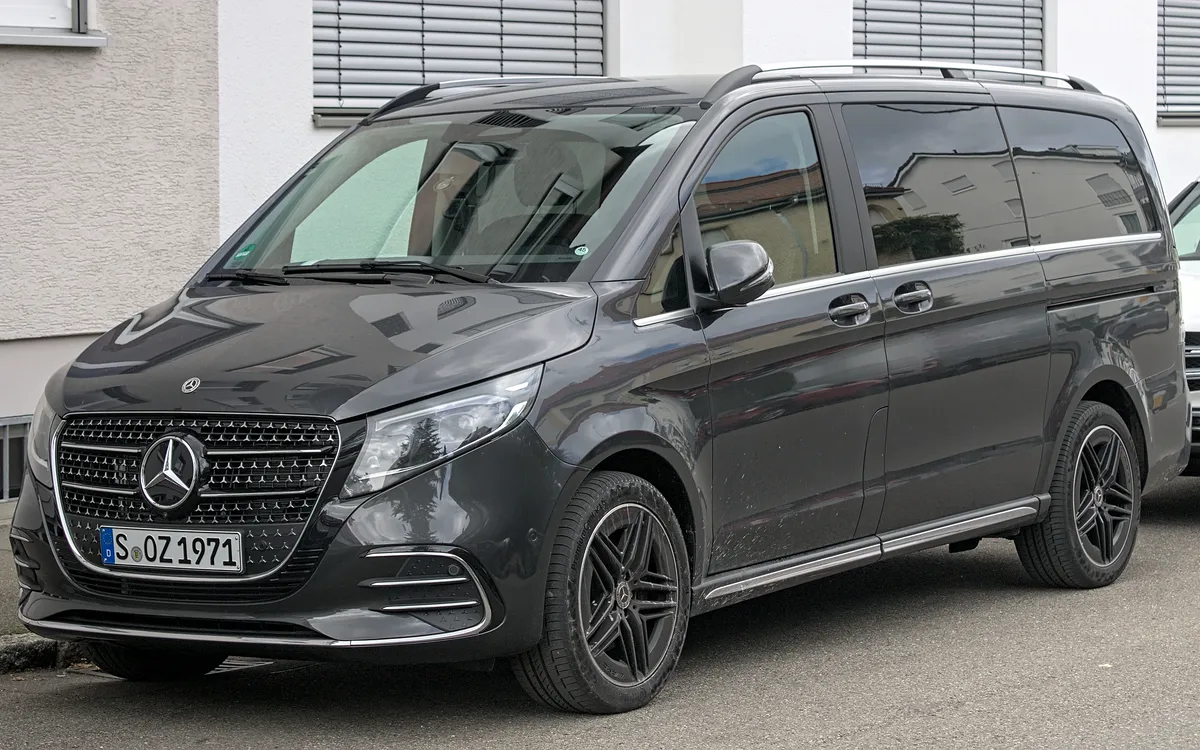 A dark grey Mercedes-Benz V-Class, seen from the front three-quarter